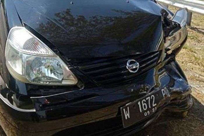 Nissan Serena ikut ringsek terlibat kecelakaan beruntun lima mobil di tol Sidoarjo-Kejapanan