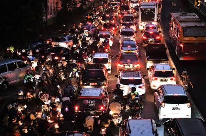 Ilustrasi kendaraan di jalanan kota Jakarta