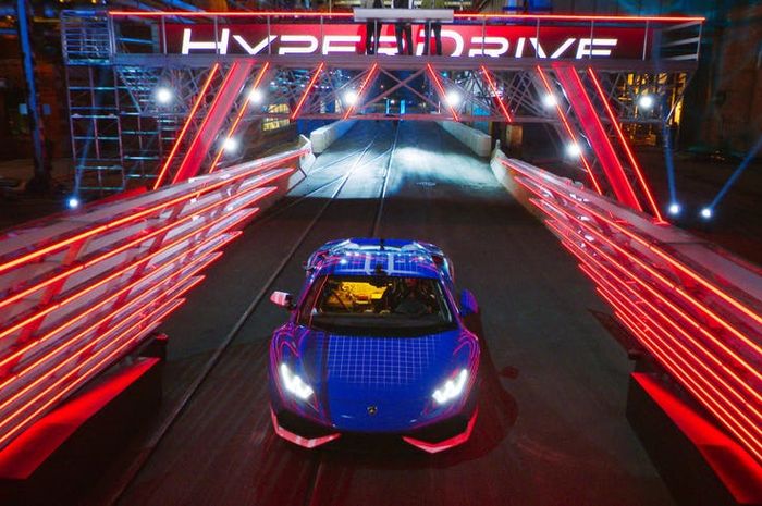 Lamborghini Huracan turut menjadi peserta acara TV buatan Netflix , Hyperdrive.