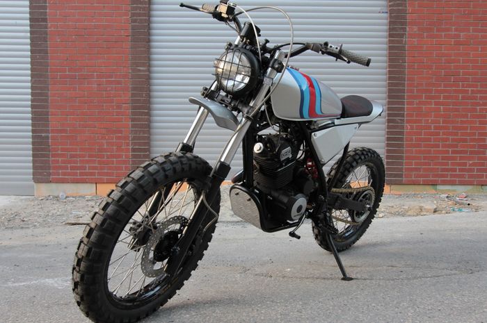 Honda XL200 dengan tampang gahar