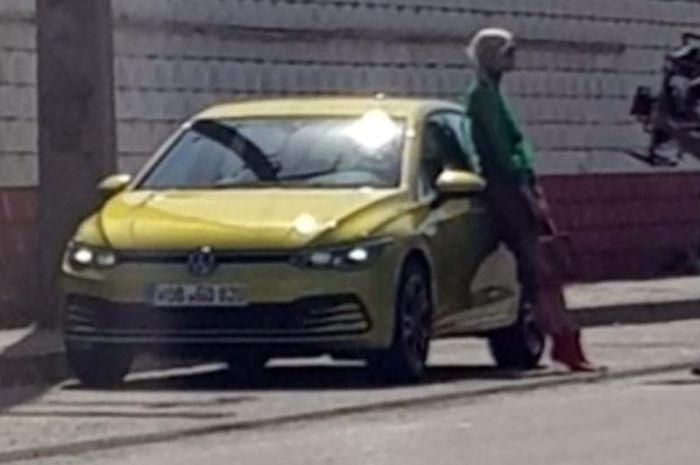 VW Golf mk8 tertangkap kamera warganet sedang syuting iklan