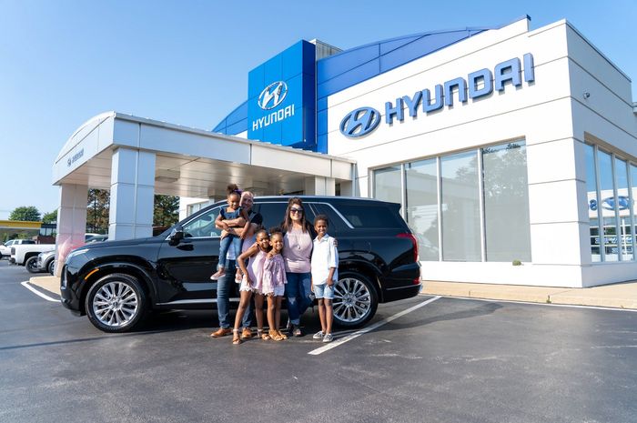 Keluarga Beauchene mendapat hadiah dari Preston Hyundai berupa sebuah SUV All-new Hyundai Palisade