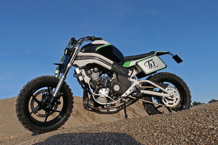 Kawasaki ER-6n bergaya street tracker garapan Taverne Motorcycle Garage