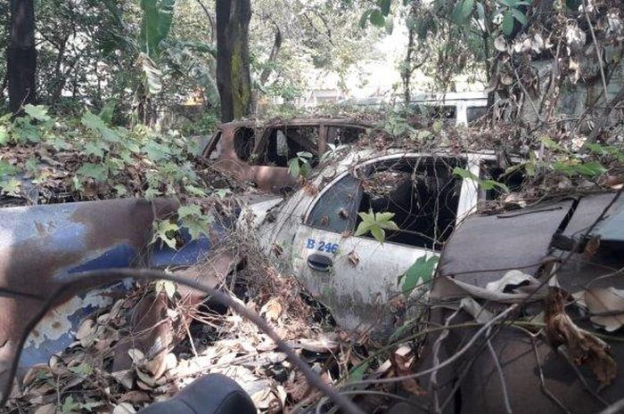 Kuburan mobil di Purwakarta