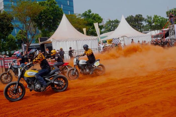 Ducati Scrambler Turun Main tanah