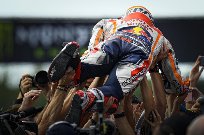 Marc Marquez  merayakan kemenangan di MotoGP Ceko 2019