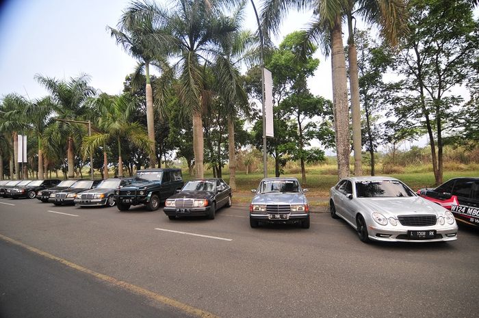 Deretan mobil yang turut meramaikan gathering bertajuk Merceday Benz 2019.