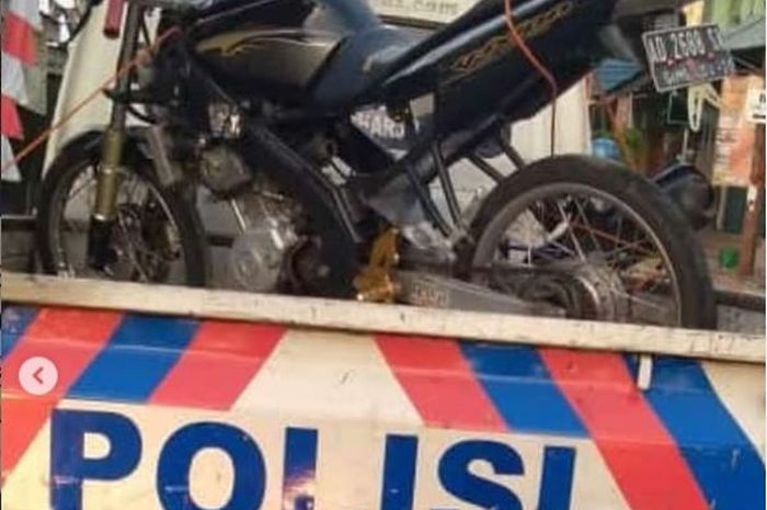 Yamaha V-Ixion gagal menyalip, pengendara terjatuh digilas Mitsubishi L300 di Carikan, Sukoharjo, Jawa Tengah