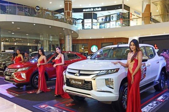 Mitsubishi gelar pameran di The Park Mall Solobaru, Sukoharjo, Jawa Tengah sebagai tanda siap terima pesanan Eclipse Cross dan New Triton