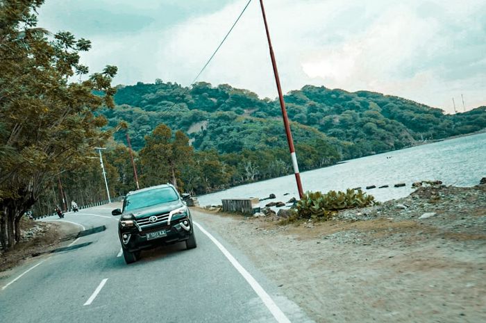 Ekspedisi Toyota Fortuner Hidden Beach sambil wisata kuliner