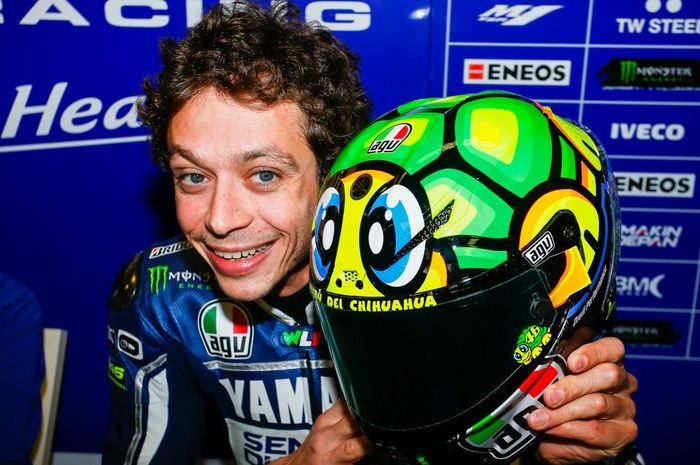 Valentino Rossi dengan helm edisi khusus motif kura-kura di MotoGP Italia 2013