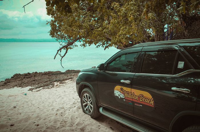 Toyota Fortuner Hidden Beach menyambangi pantai Bambarano, Sulawesi Tengah