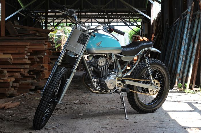Honda GL125 tracker