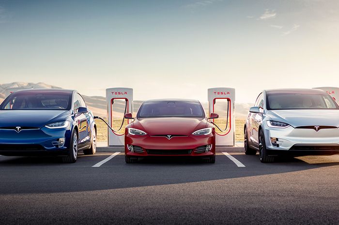 charging Tesla