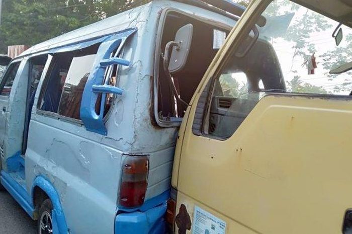 Tabrakan beruntun di Jalan Soekarno-Hatta, Kampung Baru, Kecamatan Labuhan Ratu, Senin (12/8/2019).    