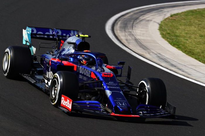 Alex Albon di tim Toro Rosso Honda dengan nomor start 23