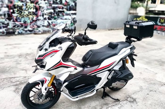 Honda ADV150 dengan sokbreker upside down