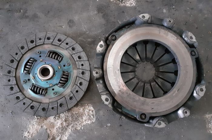 Ciri Kampas Kopling Mobil Matic Habis Ini Cirinya