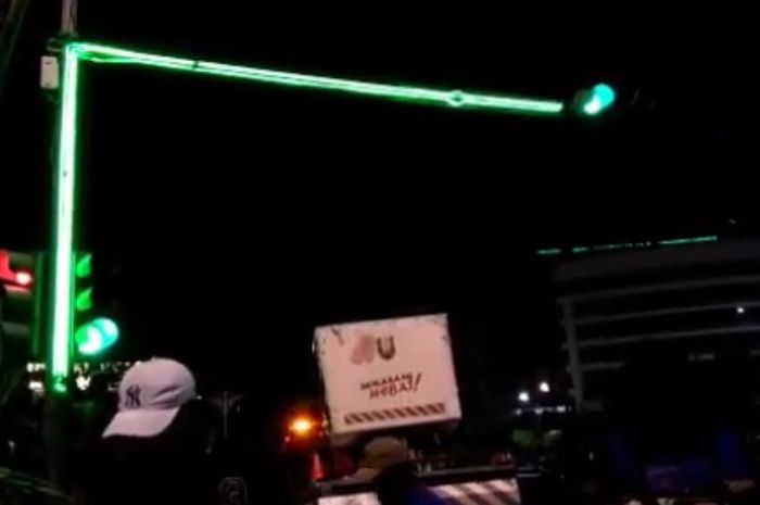 Apill disalah satu persimpangan Kota Semarang.