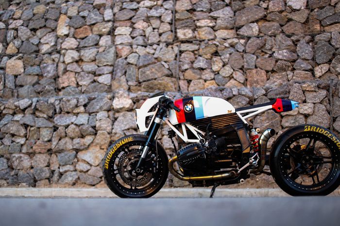 BMW R1100S garapan Lucky Customs