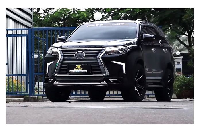 Modifikasi Toyota Fortuner pakai gril model Lexus