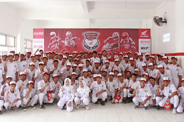 Pembalap Astra Honda Racing Team (ART) Irfan Ardiansyah di Purwokerto sebelum gelaran Honda Dream Cup 2019