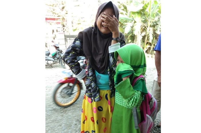 Dua Bocah Mau Ngaji Malah Nangis di Pinggir Jalan Akibat 
