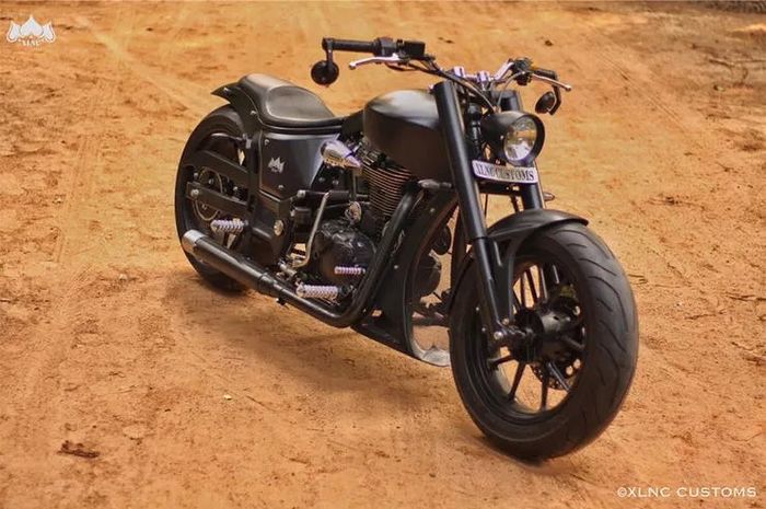 Royal Enfield bobber garapan XLNC Customs