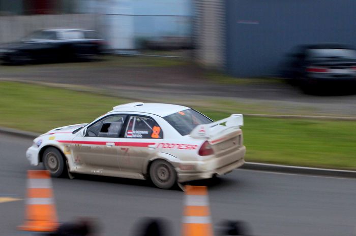 Mitsubihsi Lancer Evo tahun 1999 yang digunakan Rifat Sungkar dalam reli di Selandia Baru