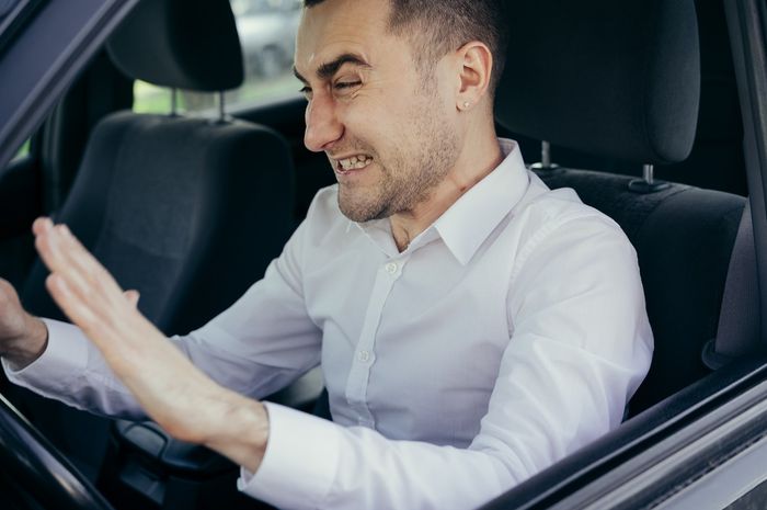 Woles dan santuy hadapi macet