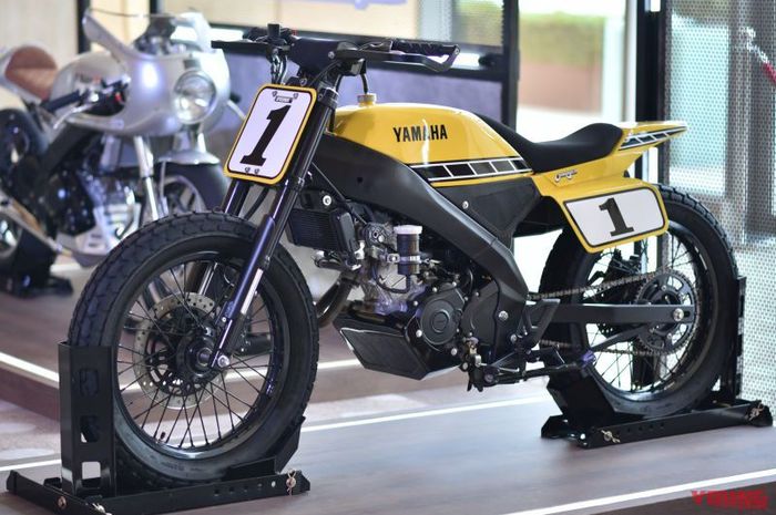 Yamaha XSR155 flat tracker