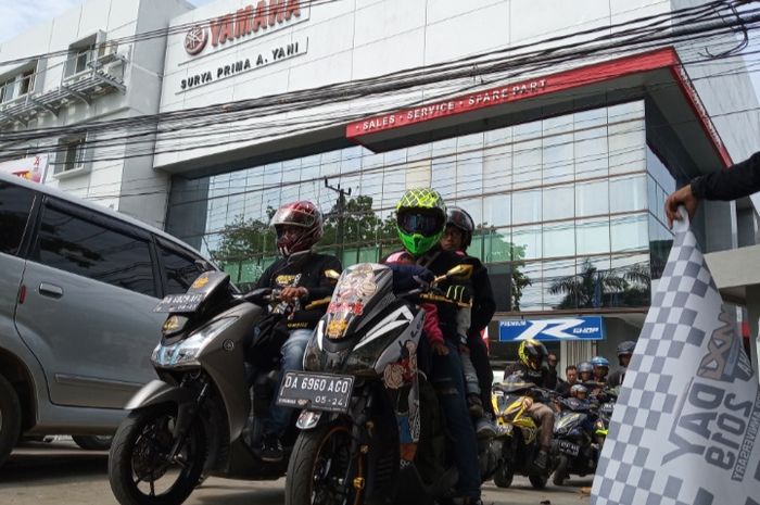 Beberapa peserta Maxi Yamaha Day 2019 memulai turing dari Dealer Surya Prima Banjarmasin.