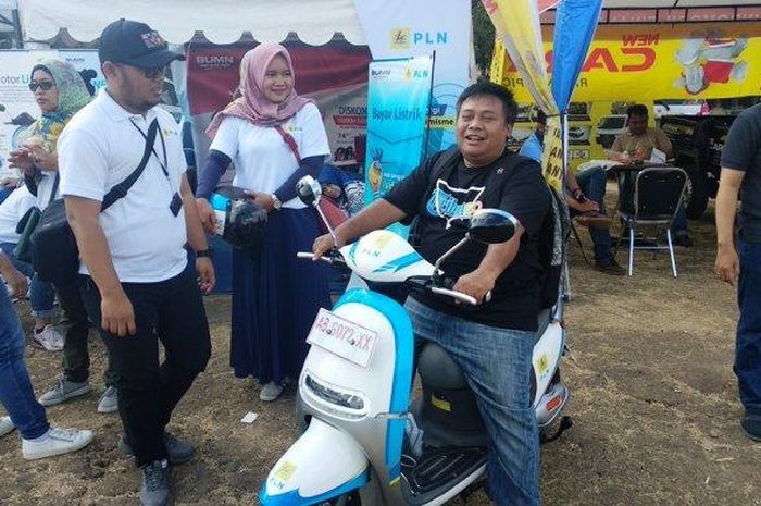 Motor listrik yang dibawa PLN pada ajang Tribun Jogja 17-an Luwak White Coffe Pemkab Gunungkidul, Minggu (25/8/2019).