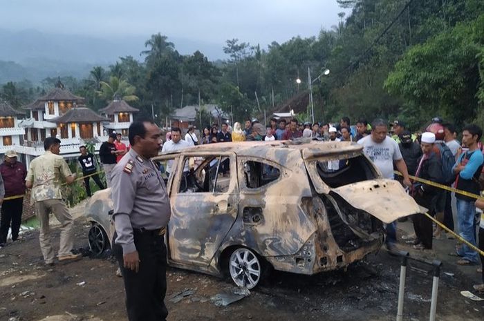 Toyota Calya yang dijadikan sarana pembakaran dua jasad pembunuhan 