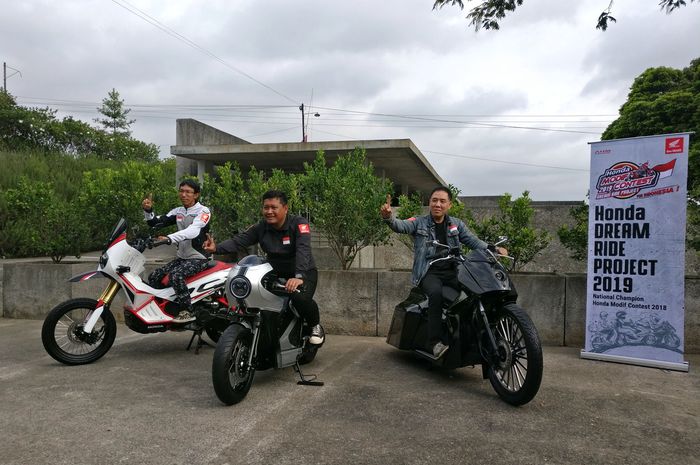 Modifikator Honda PCX dari Honda Dream Ride Project (HDRP) 2019 bersama motor ubahannya