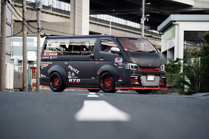 Modifikasi Toyota HiAce dengan tampilan sangar