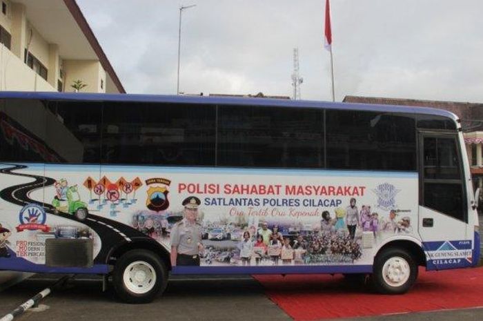 Operasi Patuh Candi 2019, Polres Cilacap meluncurkan Inovasi Bus Polisi Sahabat Masyarakat, pada Kamis (29/8/2019). 