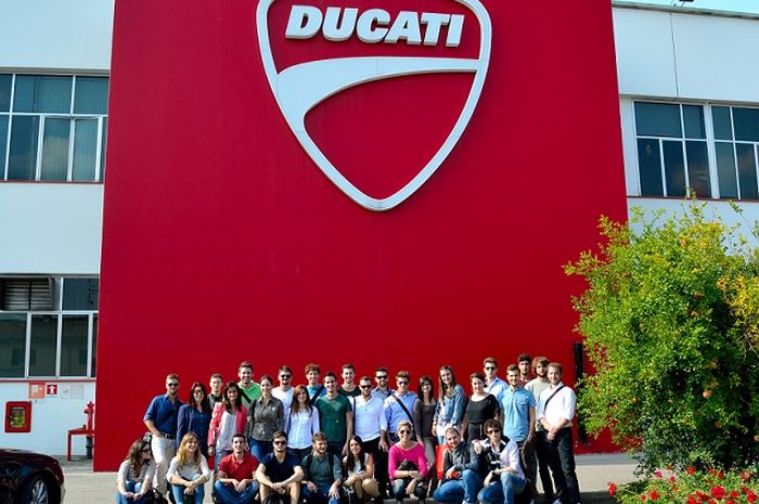 Penunjung pabrik  dan musium Ducati.