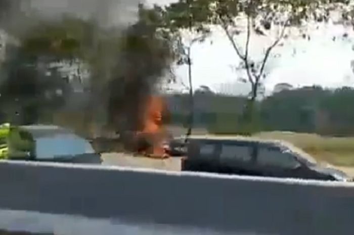 Kecelakaan beruntun di jalur tol Cipularang