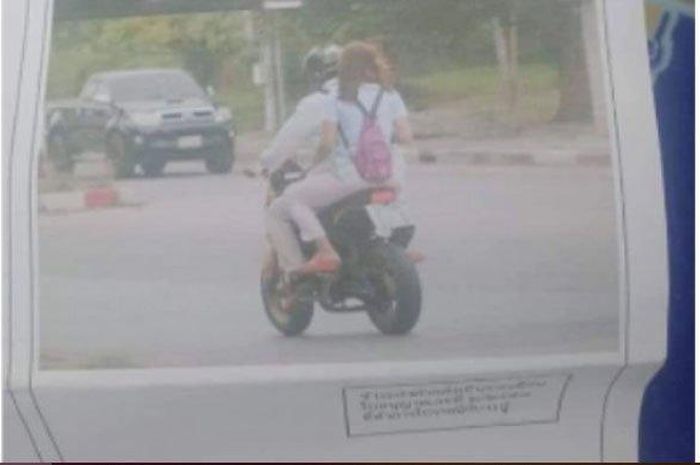 Foto surat tilang elektronik yang jadi viral di Thailand. Istri kaget lihat foto suaminya bonceng perempuan lain. 