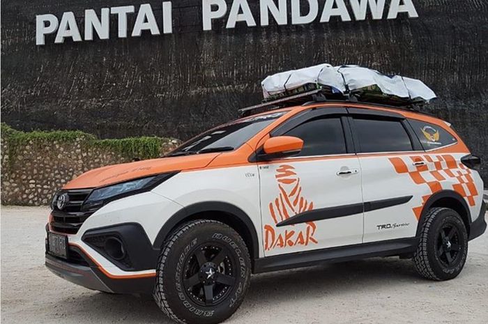 Modifikasi simpel Toyota Rush bertema Dakar