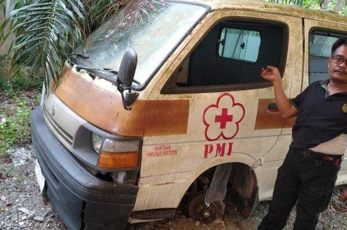 Maling ban menggondol ban ambulans di Aceh Barat