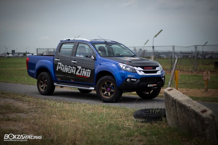 Modifikasi pikap Isuzu D-Max dengan tampang racing dan kaki-kaki jenjang