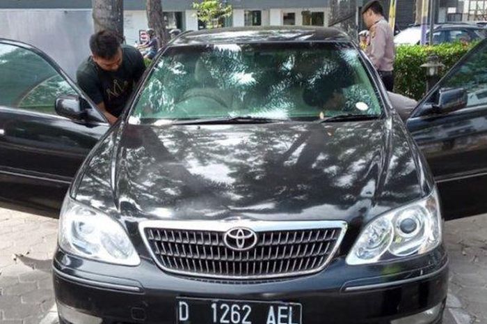 Toyota Camry mobil dinas Gedung Sate Bandung sudah diamankan polisi