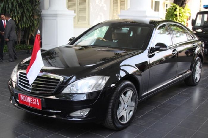 Mercedez-Benz S600 Pullman Guard.