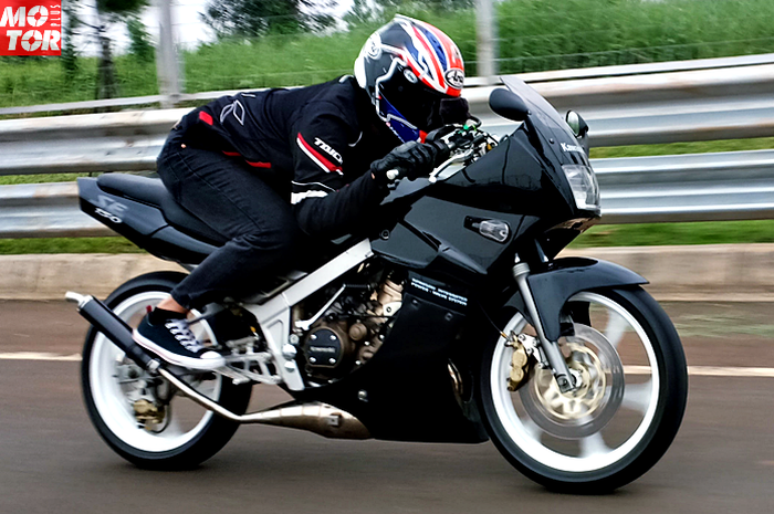 Modifikasi Kawasaki Ninja 150 SS bergaya daily racing