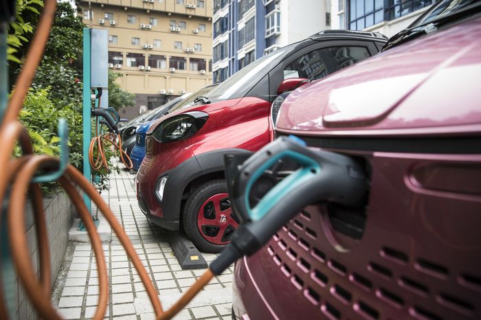 A Baojun E100 electric vehicle stands plugged in to a charging station outside a SAIC-GM-Wuling Automobile Co. Baojun E100 Customer Experience Center, a joint venture between SAIC Motor Corp., General Motors Co. and Liuzhou Wuling Automobile Industry Co., in Liuzhou, Guangxi province, China, on Wedn