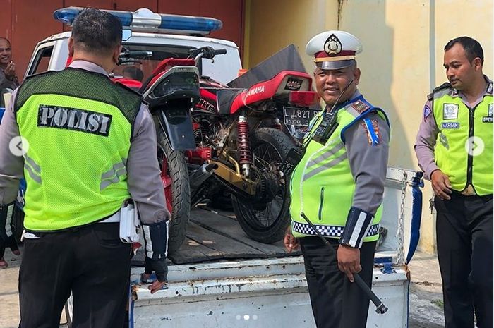 Satlantas Polresta Kota Surakarta menindak tegas para penguna kendaraan bermotor yang tidak mematuhi aturan.