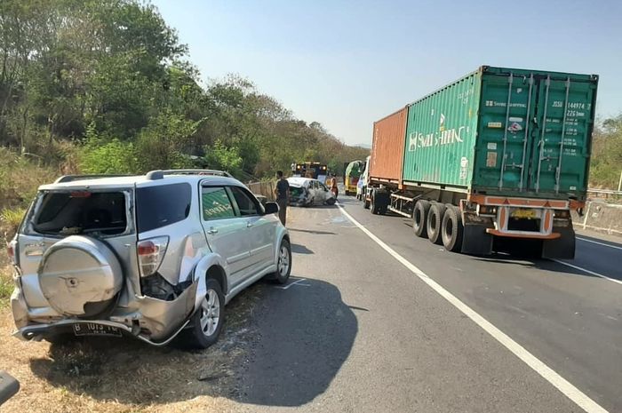Terjadi kecelakaan di KM 92 Tol Cipularang tadi siang, Selasa (10/9/2019).