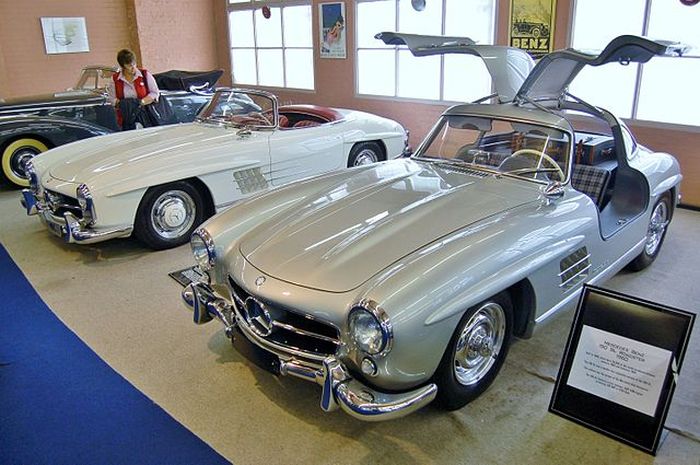 Mercedes-Benz 300SL Coupe Gullwing yang dipajang di Fox Classic Car Collection, Australia